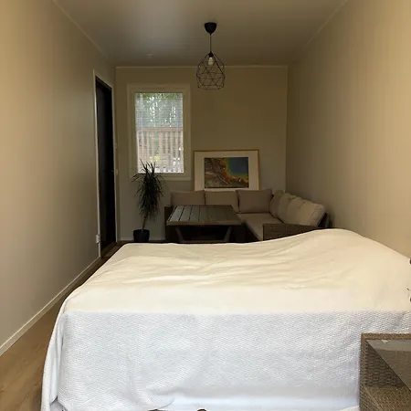 Homestay Cozy Yard Guest With Private Entrance *
